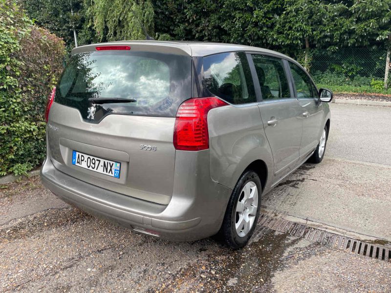 PEUGEOT 5008 PREMIUM 1.6HDI 110CH