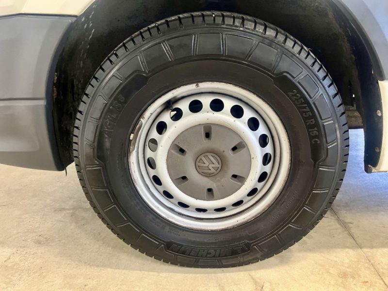 VOLKSWAGEN CRAFTER Fourgon Court 30 2.5 TDI 164ch BVM6 TVA RECUPERABLE GARANTIE 6 MOIS