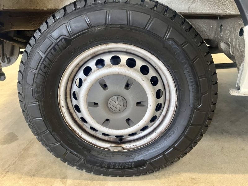 VOLKSWAGEN CRAFTER Fourgon Court 30 2.5 TDI 164ch BVM6 TVA RECUPERABLE GARANTIE 6 MOIS