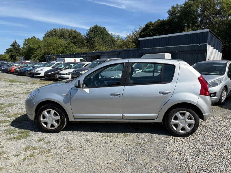 DACIA SANDERO 1.4 MPI 75CV   LAUREATE  garantie 12 mois