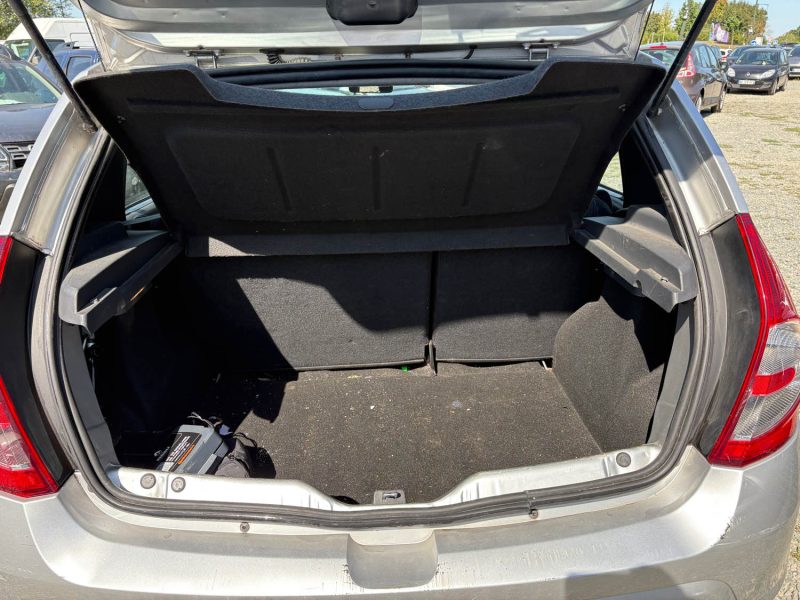 DACIA SANDERO 1.4 MPI 75CV   LAUREATE  garantie 12 mois