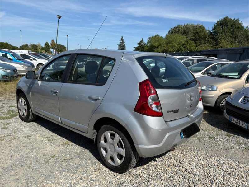 DACIA SANDERO 1.4 MPI 75CV   LAUREATE  garantie 12 mois