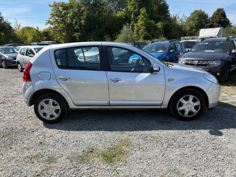 DACIA SANDERO 1.4 MPI 75CV   LAUREATE  garantie 12 mois