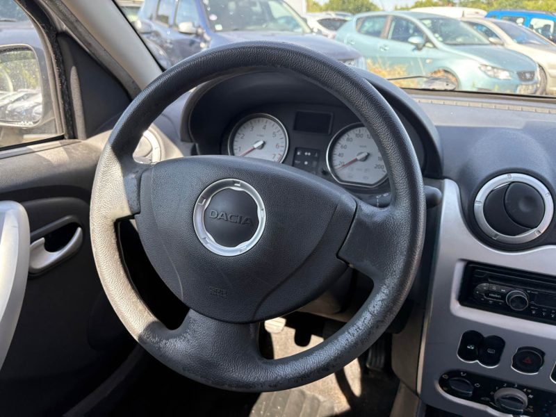 DACIA SANDERO 1.4 MPI 75CV   LAUREATE  garantie 12 mois