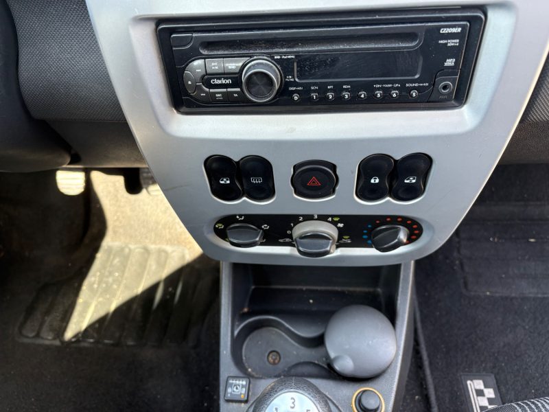 DACIA SANDERO 1.4 MPI 75CV   LAUREATE  garantie 12 mois