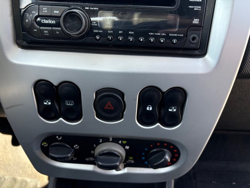 DACIA SANDERO 1.4 MPI 75CV   LAUREATE  garantie 12 mois