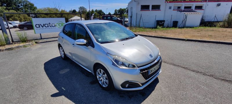 PEUGEOT 208 2015