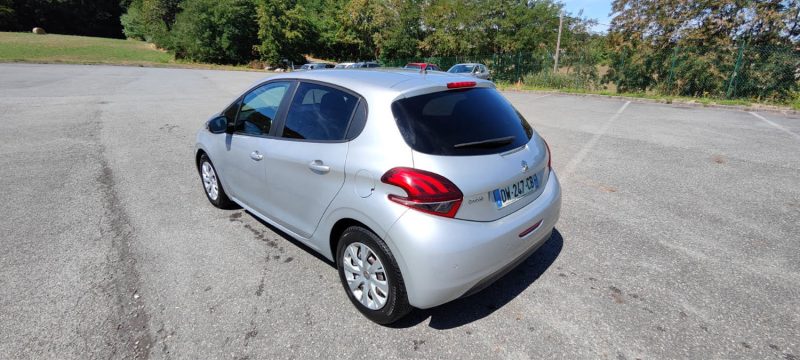 PEUGEOT 208 2015
