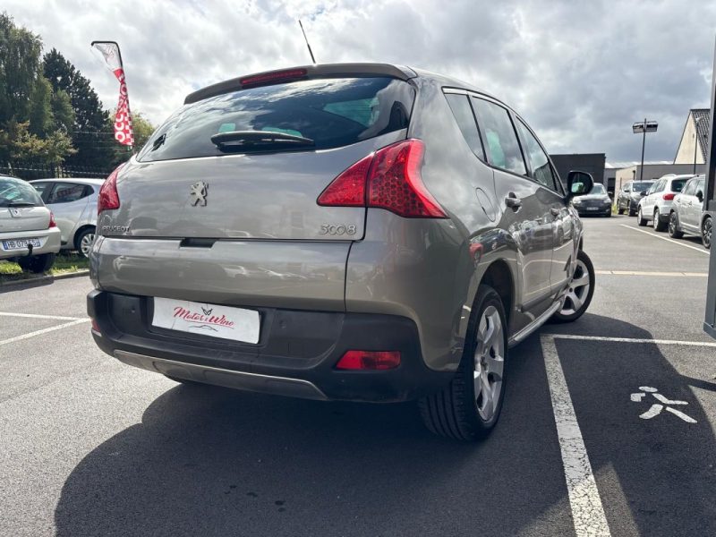 PEUGEOT 3008 2012