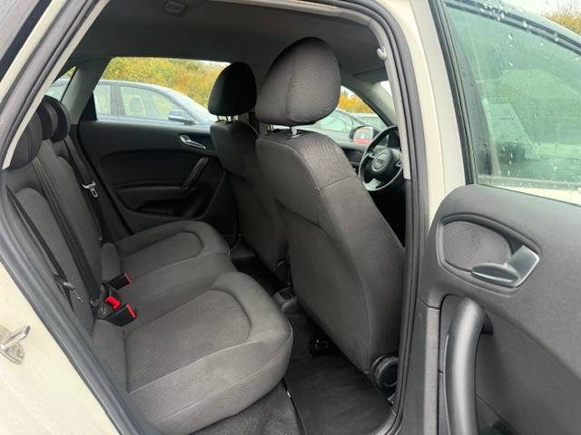 Audi A1 1.6 TDI Attraction 2013 - 72868 KM