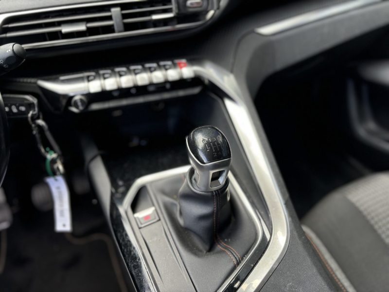 PEUGEOT 3008 1.5 BlueHDi 130cv - Active 