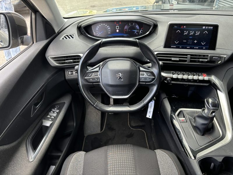 PEUGEOT 3008 1.5 BlueHDi 130cv - Active 