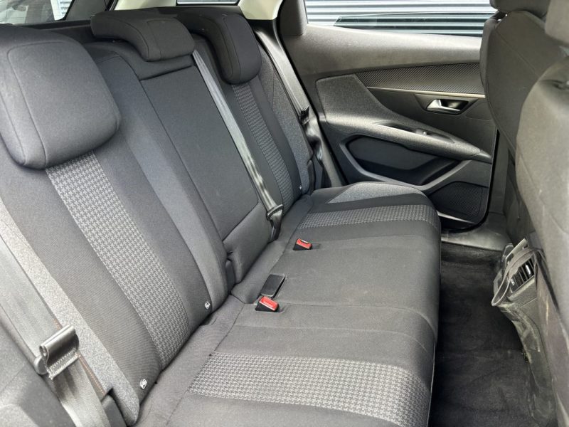 PEUGEOT 3008 1.5 BlueHDi 130cv - Active 