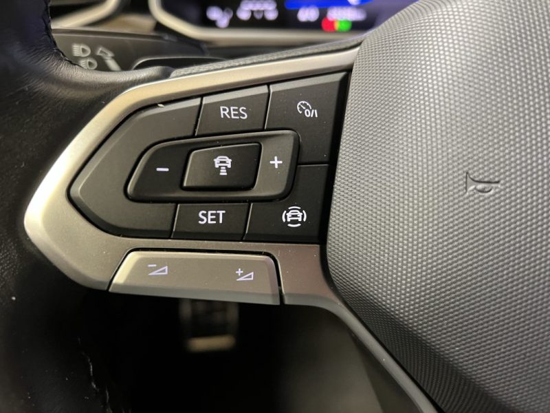 VOLKSWAGEN T-ROC 2.0 TDI 150 CH R line DSG9 - TOIT OUVRANT PANORAMIQUE - GPS - 30000KM