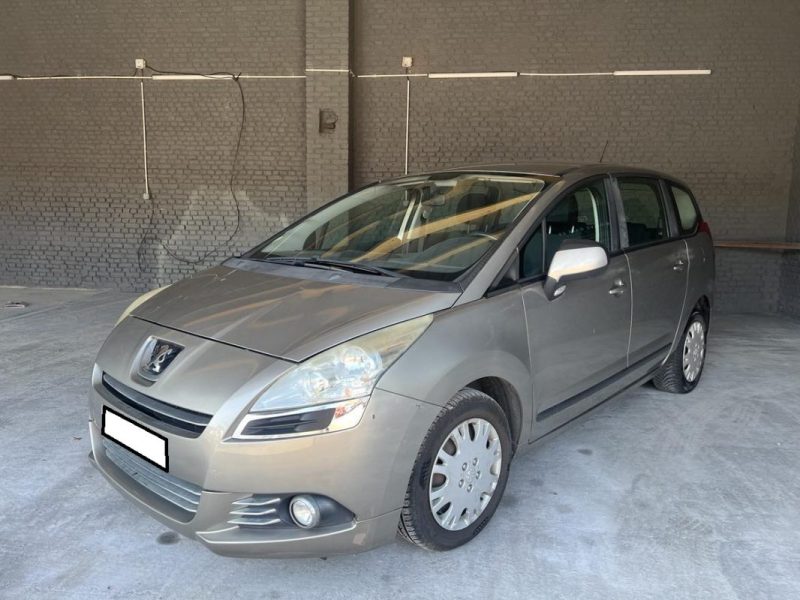 PEUGEOT 5008 2011