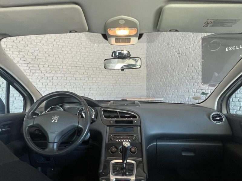 PEUGEOT 5008 2011