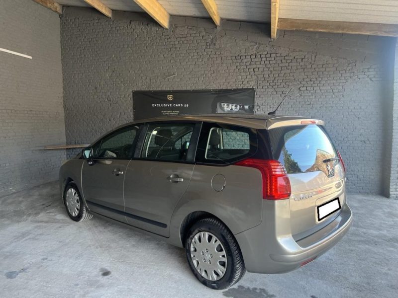 PEUGEOT 5008 2011