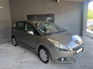 PEUGEOT 5008 2011