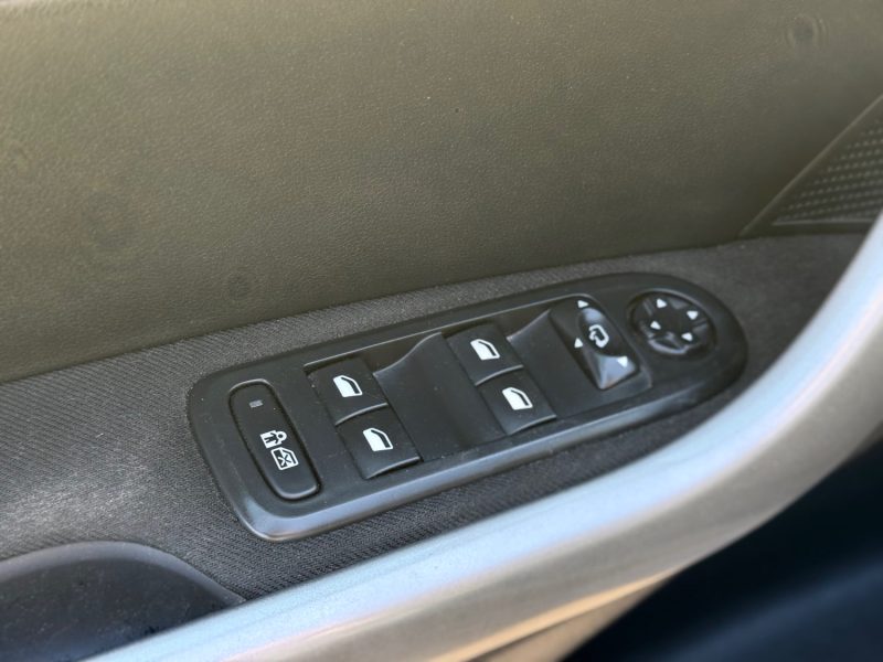 PEUGEOT 308 1.6 HDi 110 ch Business Pack – 7 places - Gps / clim Auto /  Révisée & Garantie 6 Mois .