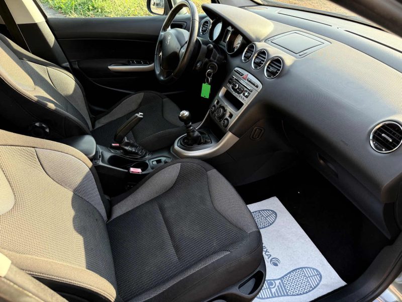 PEUGEOT 308 1.6 HDi 110 ch Business Pack – 7 places - Gps / clim Auto /  Révisée & Garantie 6 Mois .