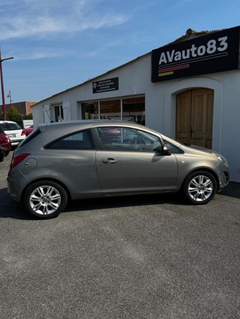 Opel Corsa 1.4i 100CV Cosmo Boite Automatique / Chaine Distribution