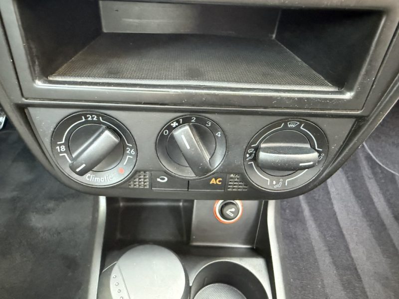 VOLKSWAGEN FOX 2006 CLIM MOTEUR À CHAINE 