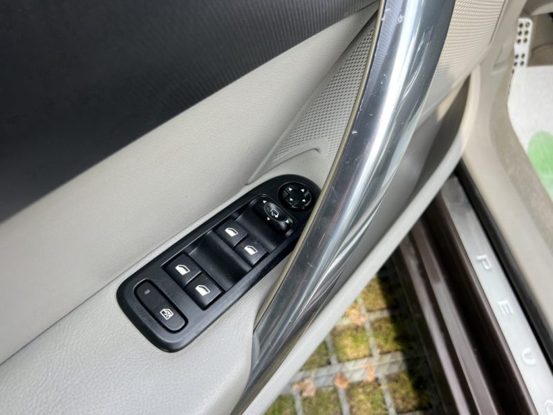 PEUGEOT 308 CC CABRIOLET FELINE 1.6 THP 156 Cv 1ERE MAIN BOITE AUTO CRIT AIR 1 - GARANTIE 1 AN