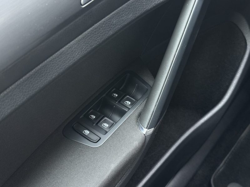 VOLKSWAGEN GOLF VII 1.6 TDI 115ch R-Line - Suivi Entretien Complet