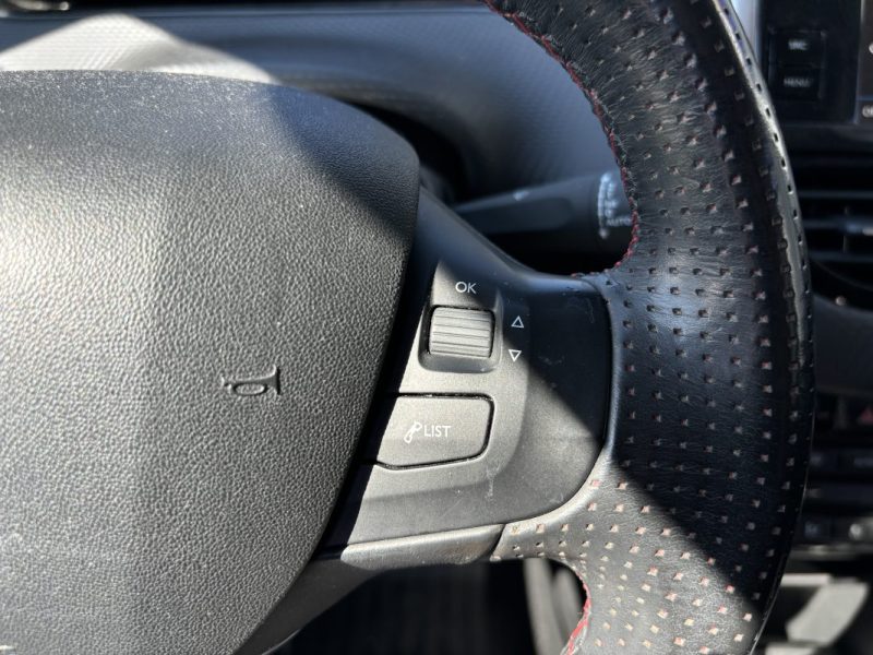 PEUGEOT 208 1.2 PureTech 110ch GT Line - Distribution ok