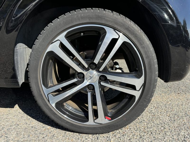 PEUGEOT 208 1.2 PureTech 110ch GT Line - Distribution ok