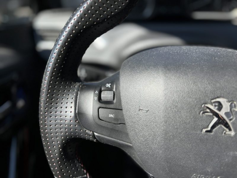 PEUGEOT 208 1.2 PureTech 110ch GT Line - Distribution ok