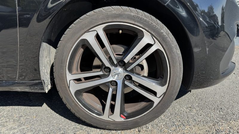 PEUGEOT 208 1.2 PureTech 110ch GT Line - Distribution ok