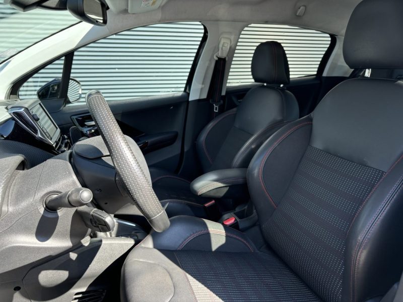 PEUGEOT 208 1.2 PureTech 110ch GT Line - Distribution ok