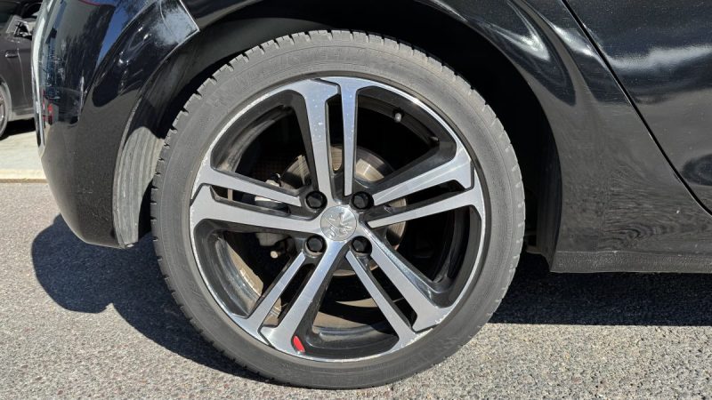 PEUGEOT 208 1.2 PureTech 110ch GT Line - Distribution ok