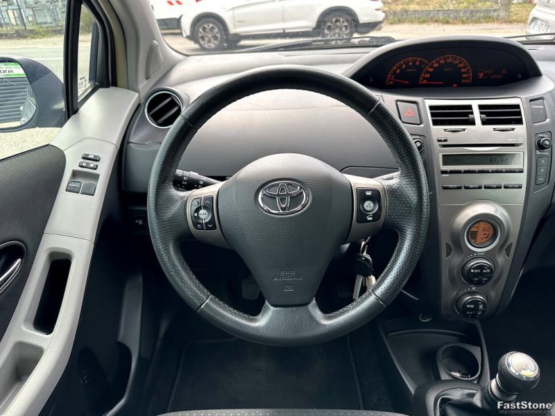 TOYOTA YARIS 2010