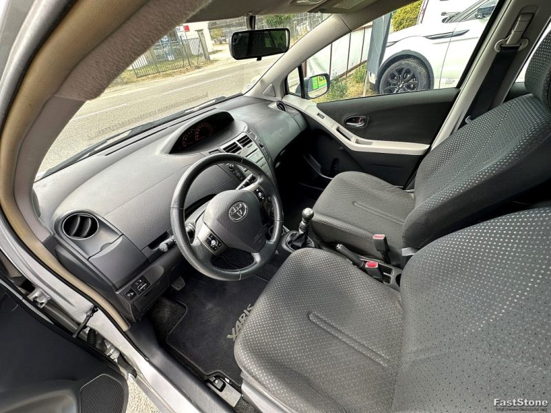 TOYOTA YARIS 2010
