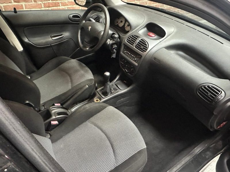PEUGEOT 206 1.1 ESSENCE 60 CV  2003