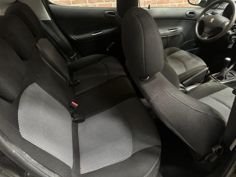 PEUGEOT 206 1.1 ESSENCE 60 CV  2003