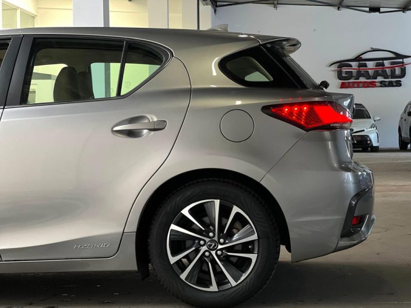 LEXUS CT 200H E-CVT Black Line 136CH