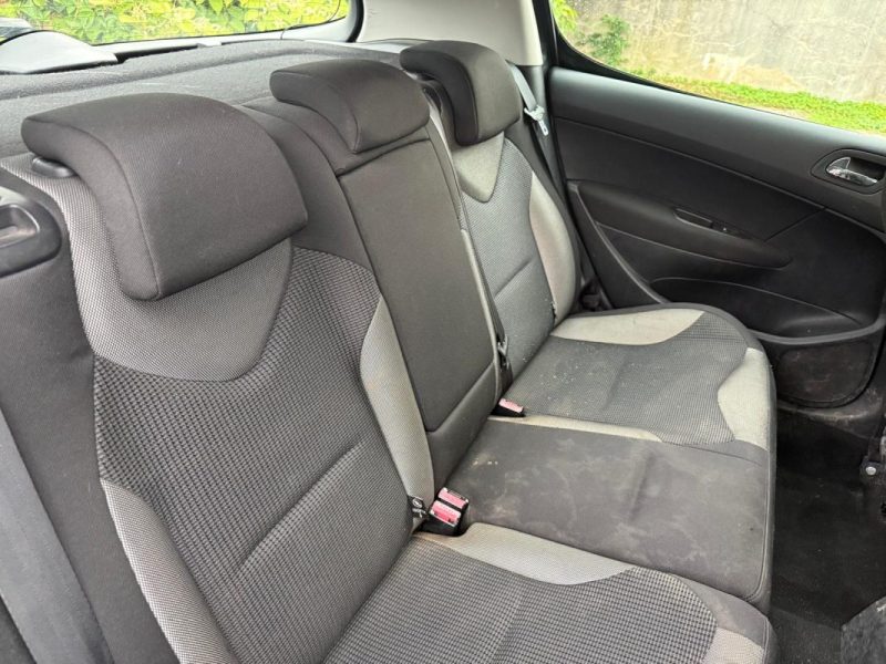 PEUGEOT 308 1.6 HDi PREMIUM 7 PLACES