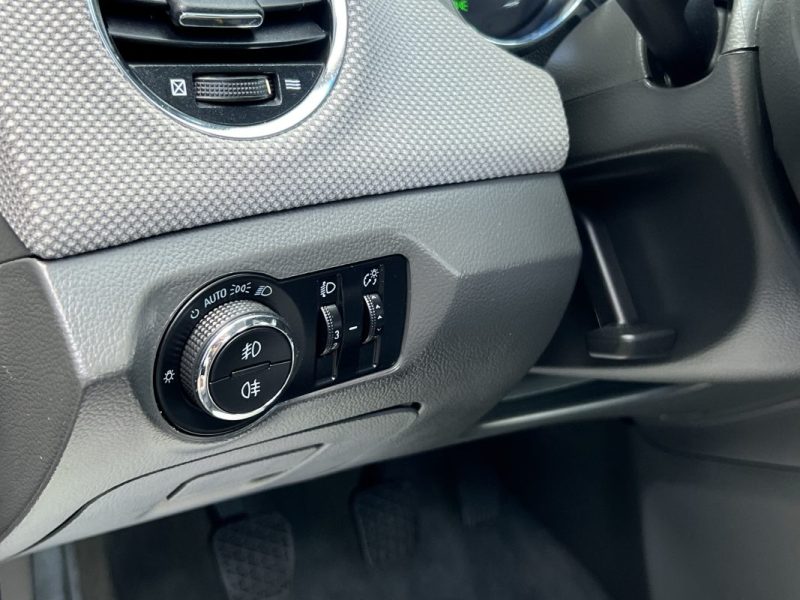 CHEVROLET CRUZE 2.0 VCDI 150 Cv PREMIERE MAIN / TOIT OUVRANT CRIT AIR 2 - GARANTIE 1 AN