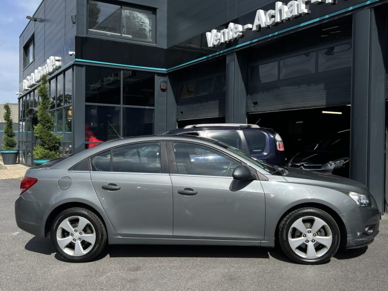 CHEVROLET CRUZE 2.0 VCDI 150 Cv PREMIERE MAIN / TOIT OUVRANT CRIT AIR 2 - GARANTIE 1 AN