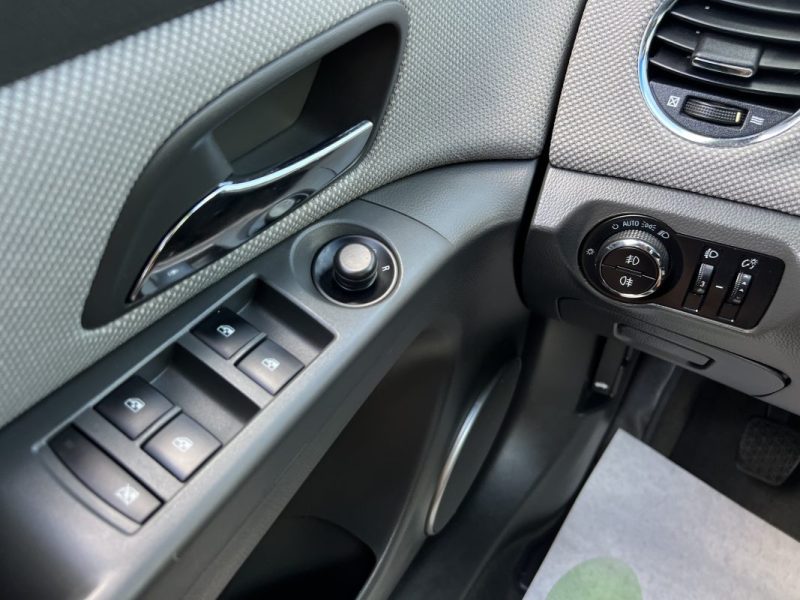 CHEVROLET CRUZE 2.0 VCDI 150 Cv PREMIERE MAIN / TOIT OUVRANT CRIT AIR 2 - GARANTIE 1 AN