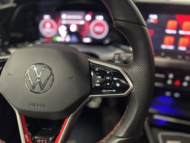 VOLKSWAGEN  GOLF  8 GTI Clubsport 2.0 TSI 300ch - Toit Ouvrant