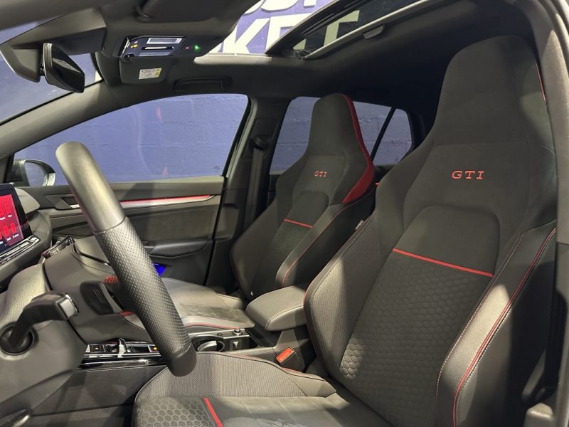 VOLKSWAGEN  GOLF  8 GTI Clubsport 2.0 TSI 300ch - Toit Ouvrant