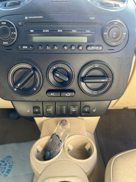 VOLKSWAGEN NEW BEETLE 2006