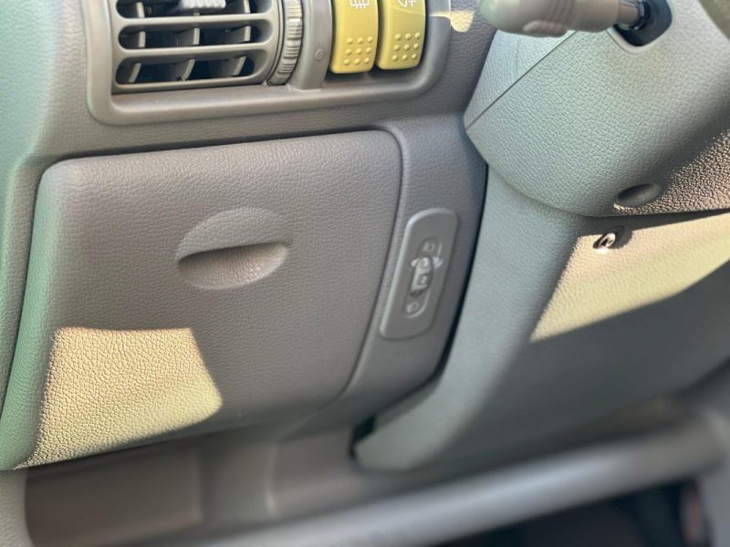 RENAULT TWINGO / ESSENCE / BOITE MANUELLE / 3 PORTES 