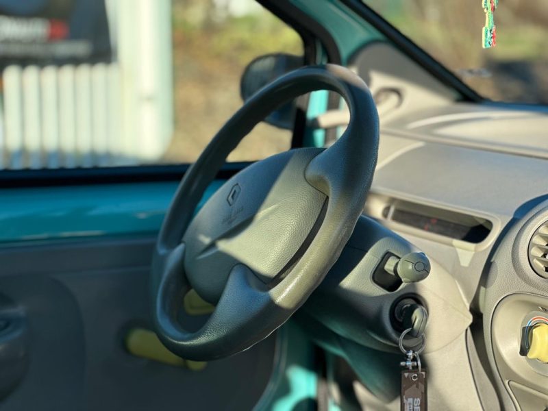 RENAULT TWINGO / ESSENCE / BOITE MANUELLE / 3 PORTES 