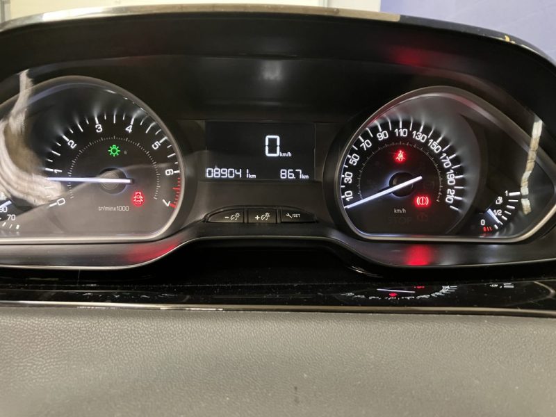 PEUGEOT 208 1.2 82ch Allure 90.000KM I TOIT PANO I CT OK