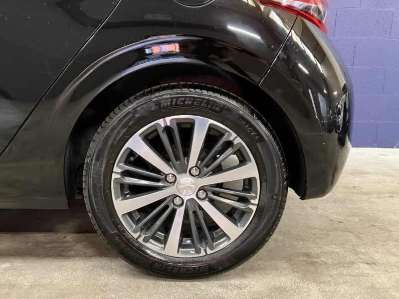 PEUGEOT 208 1.2 82ch Allure 90.000KM I TOIT PANO I CT OK